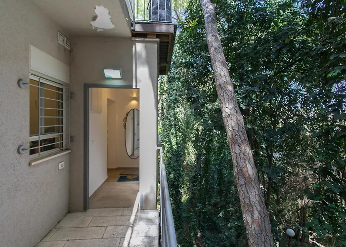 Carmel Boutique Apartments - Urban Forest